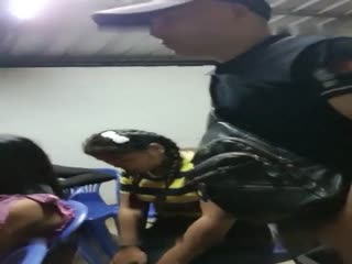 云南边境300选妃，挑了个颜值不错身材优秀的性感妹妹，双腿掰开猛力进攻到满身汗 (1)