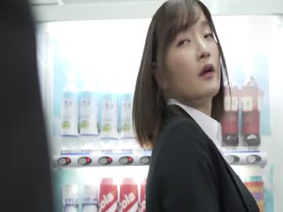 住同房NTR 讨厌的中年性骚扫上司与巨乳部下高潮一整晩的出差夜晚 鹫尾芽衣