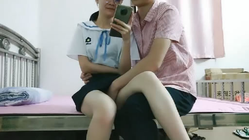 读大三的表妹一放假就来工厂找我玩