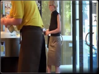 輕浮-公共下巴-FRIVOLOUS-PUBLICUNDERBOOBS