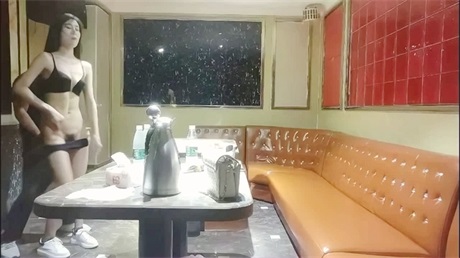 【探花炮哥】全网商K偷拍独家，选妃一排美女，175cm高挑妹子，灯红酒绿下裸体相见交合