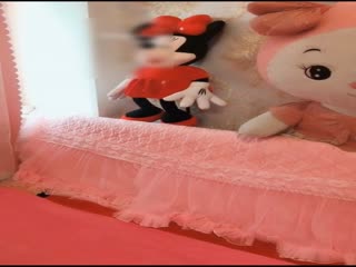 美乳性感极品美女没钱交房租,故意穿着暴露色诱男房东肉偿,被玩的淫叫：我要,受不了了,快点操进来,好大,操我骚逼!