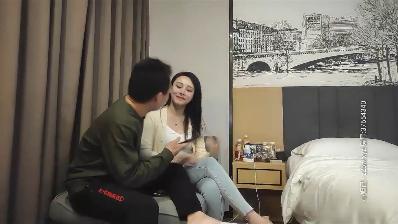 【AI畫質修複】步賓探花約了個牛仔褲性感大奶妹子啪啪，穿上連體絲襪後入