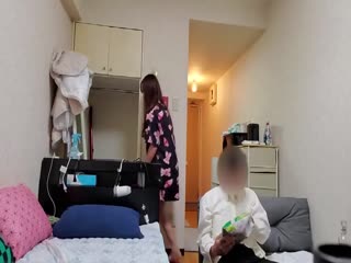 用我的精液照顾贫困女孩