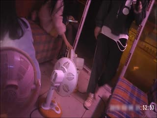 美容店外面看上个漂亮大胸美女等了一会才轮到,果然好货色胸大咪咪头小,逼逼丰满毛又少