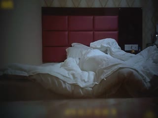 长发美女酒店有点害羞不让操小伙软磨硬泡半天插进去干了她