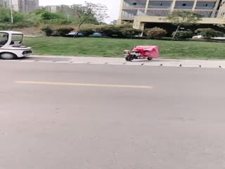 方言对白戏精网红刘婷精彩演绎街头被债主逮着没有钱换睡一觉抵债对白精彩.高清无水印