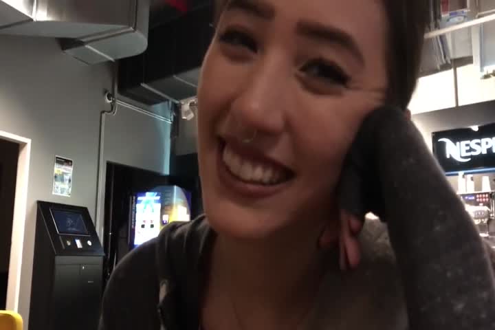 长得像名模Maggie Q的香港火辣混血妹健身俱乐部厕所和老外激情口爆颜射