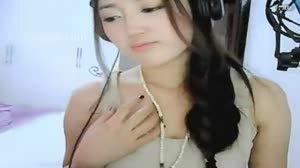 六房间高颜值甜美主播鹏程洋洋出脸走私裸聊 身材丰腴性感八字大奶一手抓不过来
