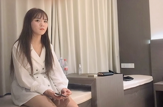 深夜课堂结束后性欲勃发，再约白衣乖巧小萝莉，美乳清纯被干爽
