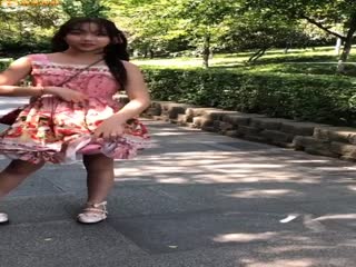 小姐姐胆子真大~大街上直播全裸跳舞