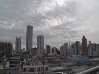 但是我有浓密而色情的下唇 并把无聊的公鸡塞进了我的女孩