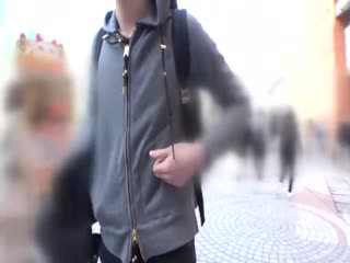 E罩杯的奶摇晃着让人窒息 可爱的脸沾满精液