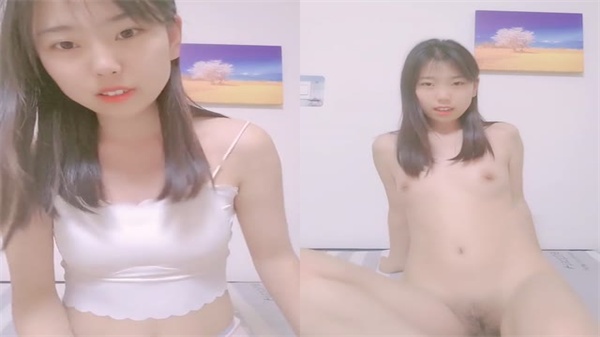 肥臀苗条贫乳少女淫声浪语撩拨互动，特写掰穴扣逼道具自慰高潮