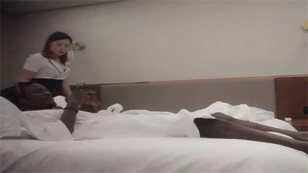 寻花实录 肉感肥臀技师上门服务 黑人小哥暴操全套大保健 偷拍视角超刺激