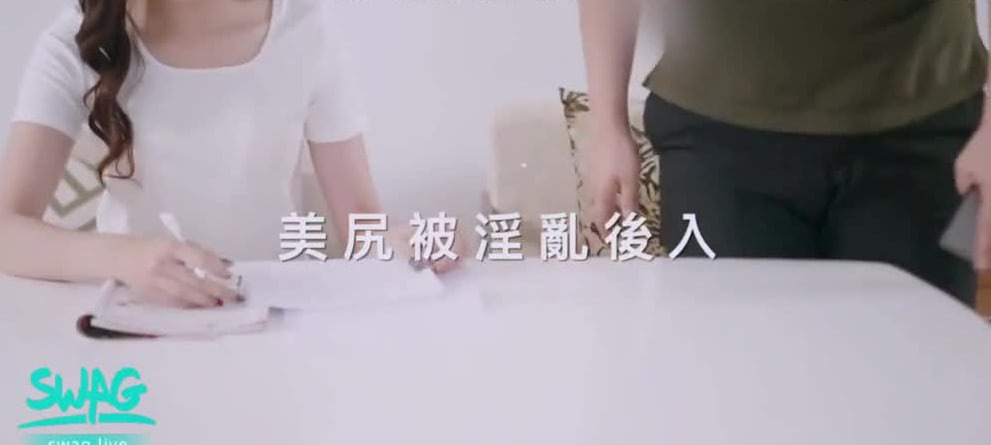学生上课不穿内裤，家教男老师早已硬挺，直接课桌下激情啪啪