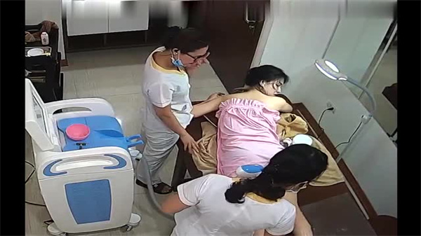 极品粉嫩处女膜犹存！无敌紧致小穴被狂操，嫩逼高潮喷水！