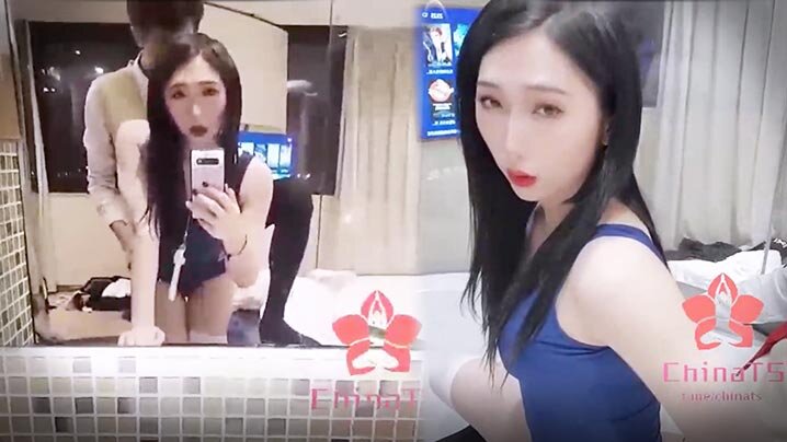国产TS系列紫苑酒店浴缸玩3P清纯泳装相互玩鸡儿.直男前后夹击双洞被射